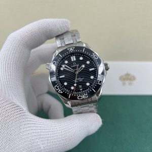 Alternative view of Royal Authentic Photos: Omega Seamaster 300 Series, Black Seamaster